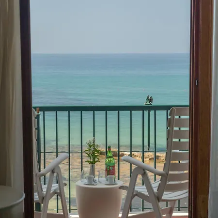 ホテル La Playa 3*