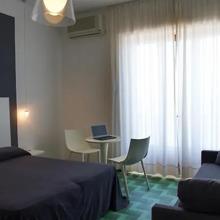 ホテル La Playa 3*