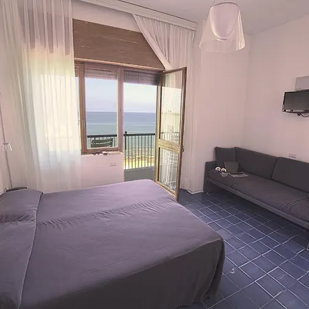 La Playa 3*