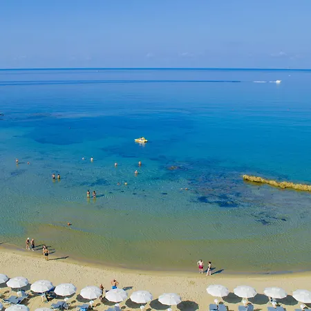 La Playa Hotel