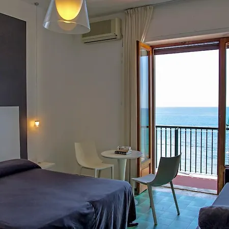 La Playa מלון אצ'יארולי